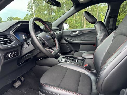Used 2025 Ford Escape ST-Line Select AWD/4WD image 14