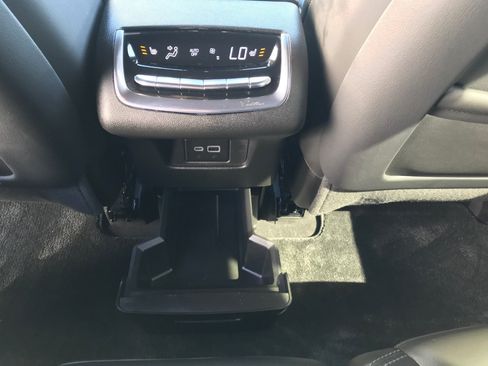 Certified 2025 Cadillac XT6 Premium Luxury w/ LPO, Premium Carpet Package AWD/4WD image 3