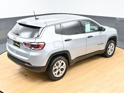 Used 2024 Jeep Compass Sport image 44