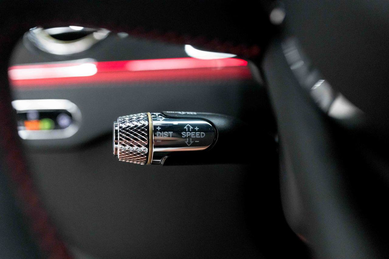 Used 2025 Bentley Flying Spur Plug-In Hybrid AWD/4WD image 46