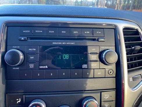 Used 2012 Jeep Grand Cherokee Laredo w/ Laredo E Group image 12