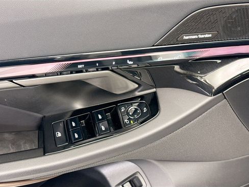 Certified 2026 BMW i5 eDrive40 w/ Premium Package RWD image 22