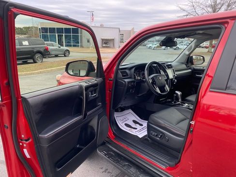 Used 2024 Toyota 4Runner TRD Off-Road Premium image 10