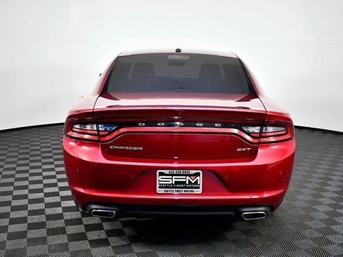 Used 2018 Dodge Charger SXT image 9