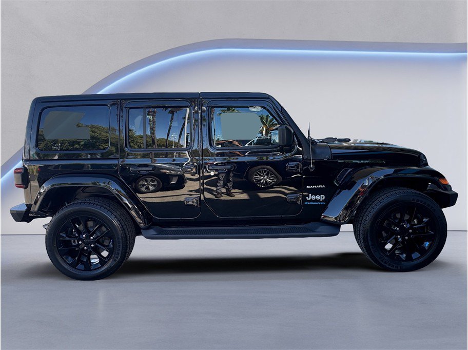 Used 2023 Jeep Wrangler Unlimited Sahara w/ Cold Weather Group AWD/4WD image 7