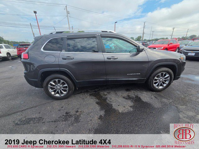 Used 2019 Jeep Cherokee Latitude Plus w/ Cold Weather Group AWD/4WD image 8