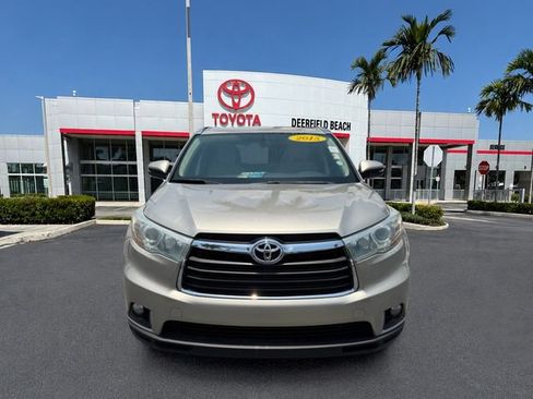 Used 2015 Toyota Highlander XLE FWD image 2