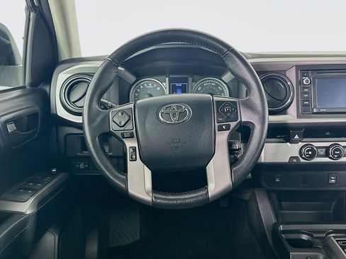 Used 2016 Toyota Tacoma SR5 image 17