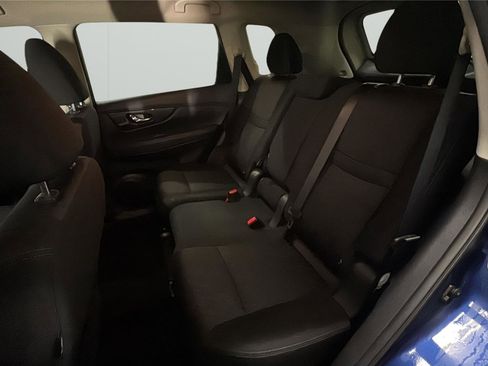 Used 2017 Nissan Rogue SV image 11