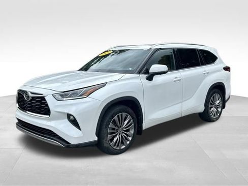Used 2022 Toyota Highlander Platinum AWD/4WD image 1