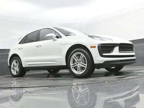 Used 2022 Porsche Macan image 30