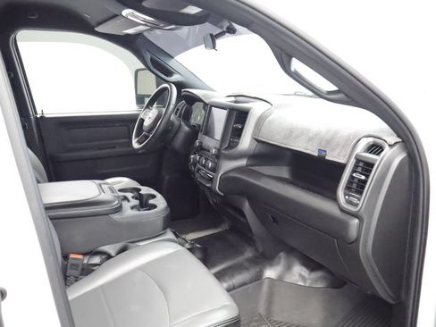 Used 2024 RAM 2500 Tradesman w/ Chrome Appearance Group AWD/4WD image 12