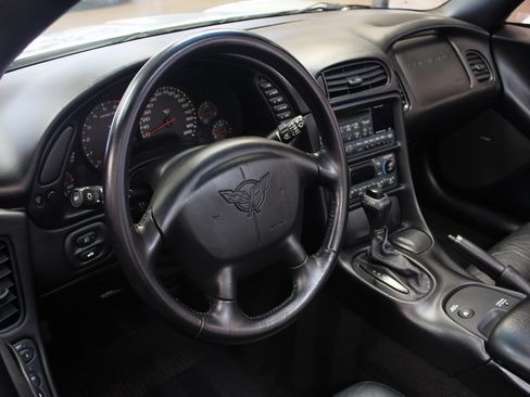 Used 2002 Chevrolet Corvette Convertible w/ Preferred Equipment Group1 image 30