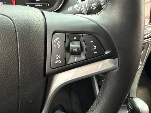 Used 2018 Chevrolet Trax LT w/ LT Convenience Package AWD/4WD image 17