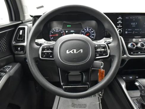 Used 2023 Kia Sorento LX image 20