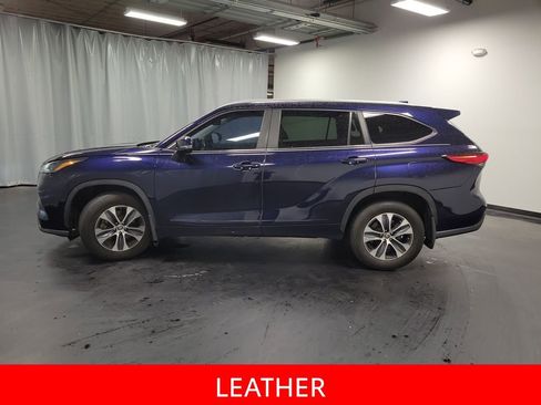 Used 2023 Toyota Highlander XLE AWD/4WD image 5
