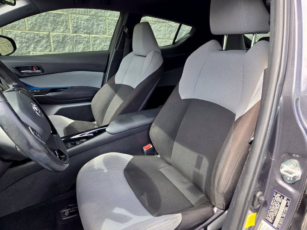 Used 2019 Toyota C-HR XLE FWD image 14