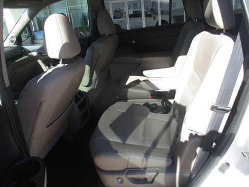Used 2016 Honda Pilot Elite image 5