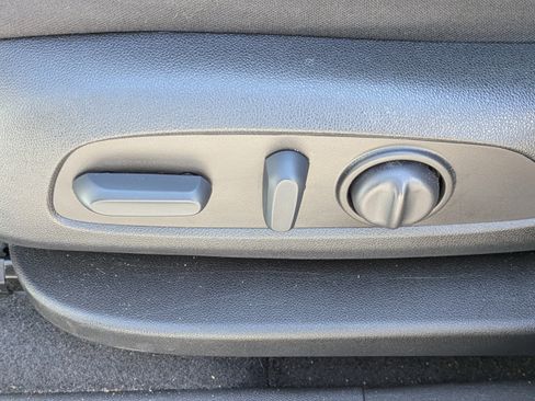 Used 2022 Chevrolet Equinox LS w/ LS Convenience Package FWD image 19