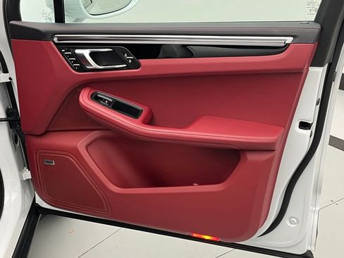 Used 2024 Porsche Macan S image 45