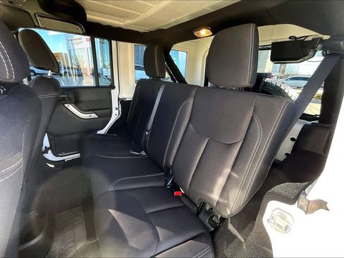 Certified 2018 Jeep Wrangler Unlimited Sahara image 18