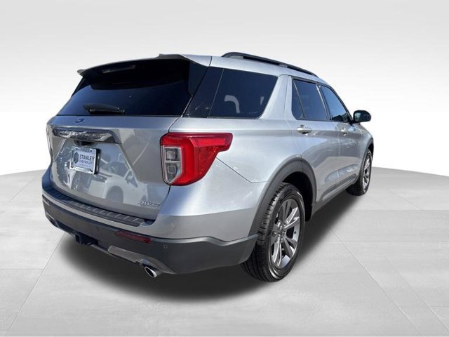 Used 2022 Ford Explorer XLT w/ Equipment Group 202A AWD/4WD image 5