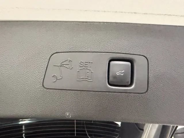 Used 2024 Lincoln Corsair AWD w/ Equipment Group 101A image 23