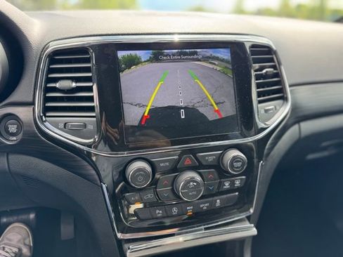 Certified 2021 Jeep Grand Cherokee Laredo X image 16