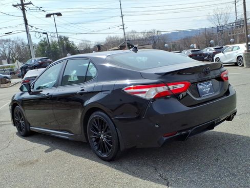 Used 2020 Toyota Camry SE FWD image 4