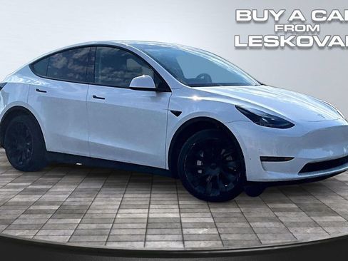 Used 2023 Tesla Model Y Long Range AWD/4WD image 1