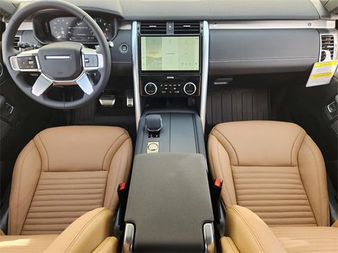 New 2026 Land Rover Discovery Limited Edition image 18