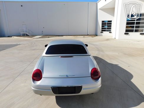 Used 2004 Ford Thunderbird image 23