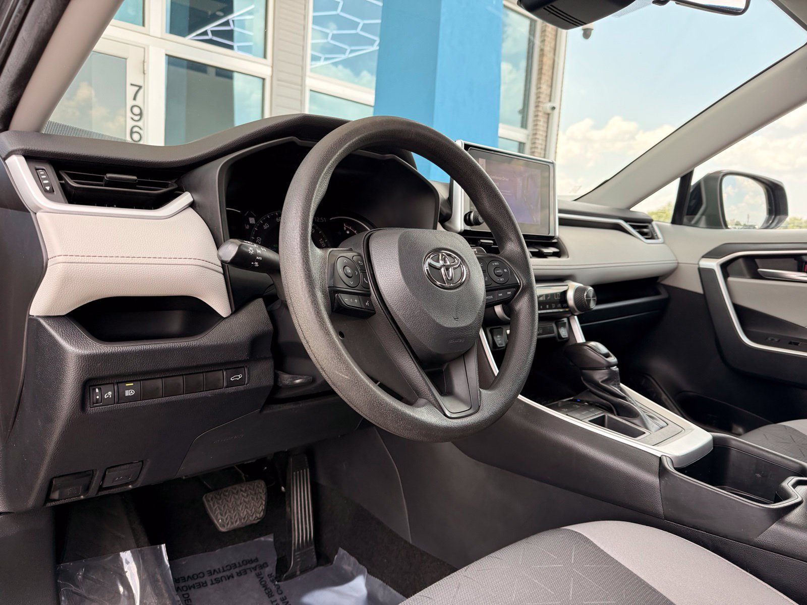 Used 2023 Toyota RAV4 XLE w/ Convenience Package FWD image 15