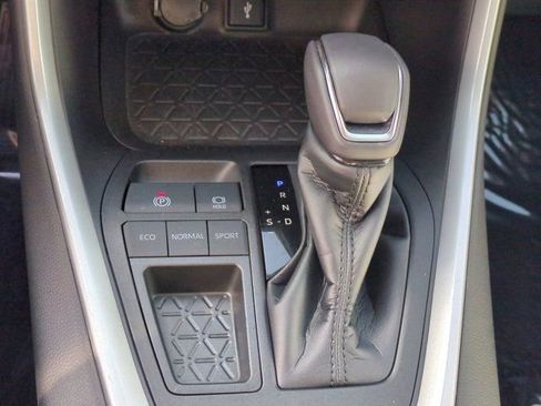 Used 2022 Toyota RAV4 XLE Premium image 22