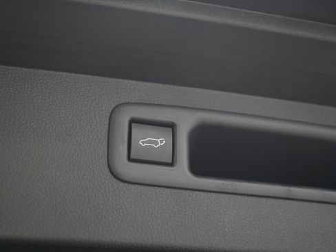 Used 2025 Toyota Highlander XSE AWD/4WD image 11