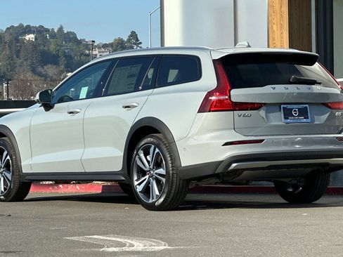 New 2026 Volvo V60 B5 Cross Country Plus w/ Climate Package AWD/4WD image 6