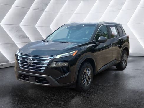 Used 2024 Nissan Rogue S AWD/4WD image 3