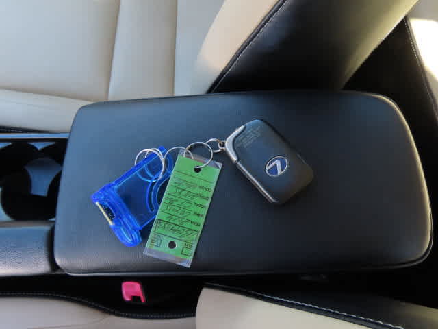 Used 2014 Lexus CT 200h FWD image 26