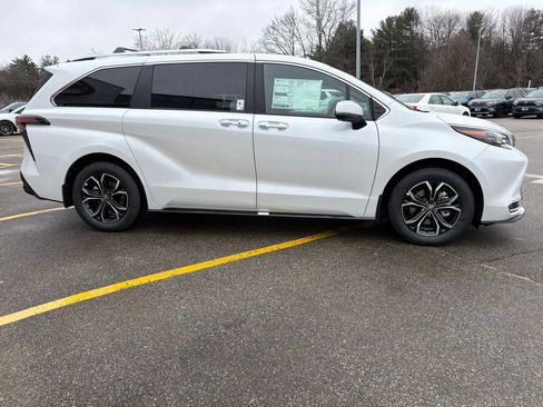 New 2026 Toyota Sienna Platinum image 6