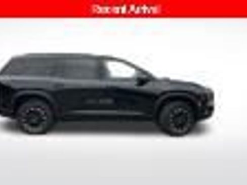 Used 2025 Chevrolet Traverse Z71 w/ Driver Confidence Package image 8