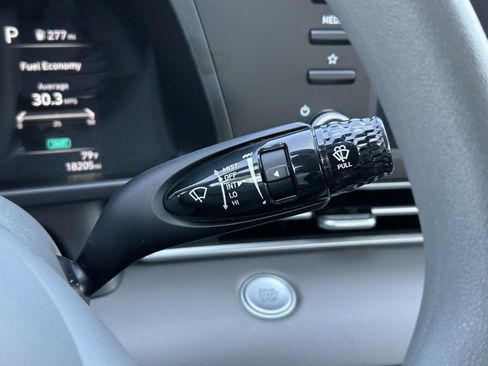 Used 2023 Hyundai Elantra SEL FWD image 28