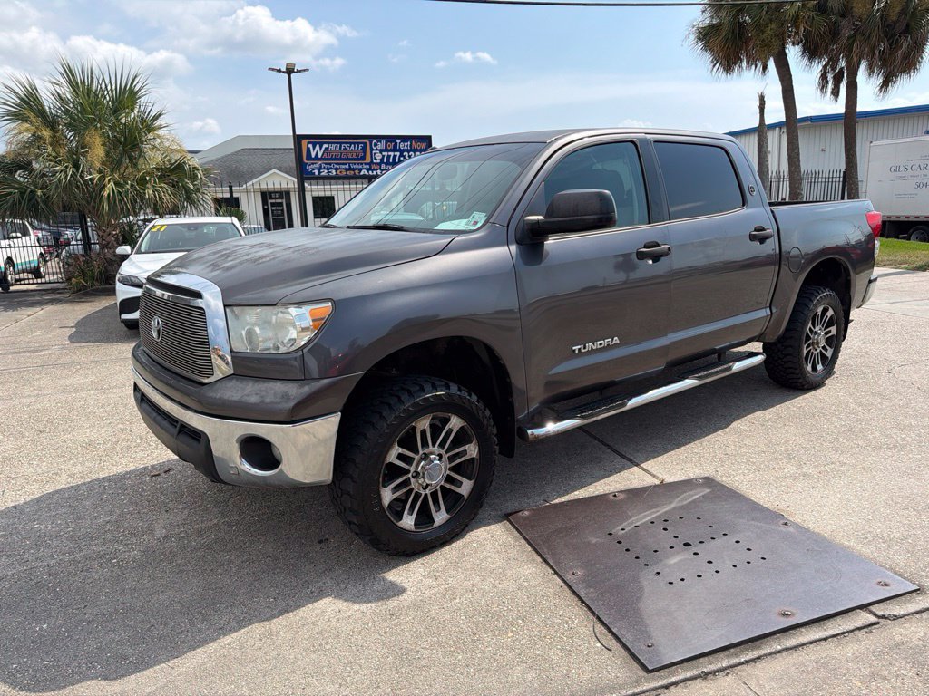Used 2013 Toyota Tundra 4x4 CrewMax w/ Tow Pkg image 2