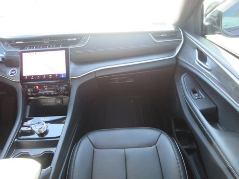 Used 2025 Jeep Grand Cherokee L Limited w/ Trailer Tow Package image 17