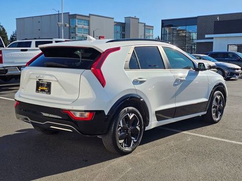 Certified 2023 Kia Niro Wind w/ Wind Preserve Package image 6