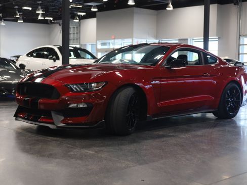 Used 2019 Ford Mustang Shelby GT350 w/ Technology Package RWD image 3