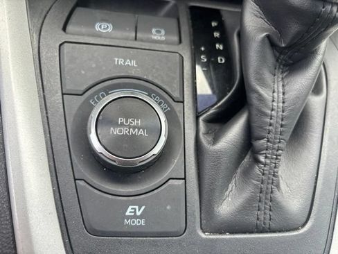 Used 2025 Toyota RAV4 XLE w/ Convenience Package AWD/4WD image 10