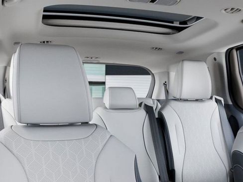 Used 2026 Kia Carnival SX w/ SX Dark Edition Package FWD image 29