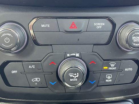 Used 2018 Jeep Renegade Sport w/ Power & Air Group image 16