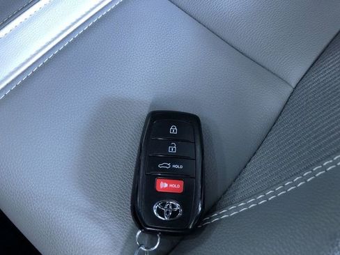 Used 2025 Toyota Camry SE image 24