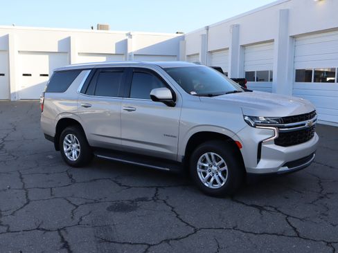 Used 2022 Chevrolet Tahoe LS RWD image 2